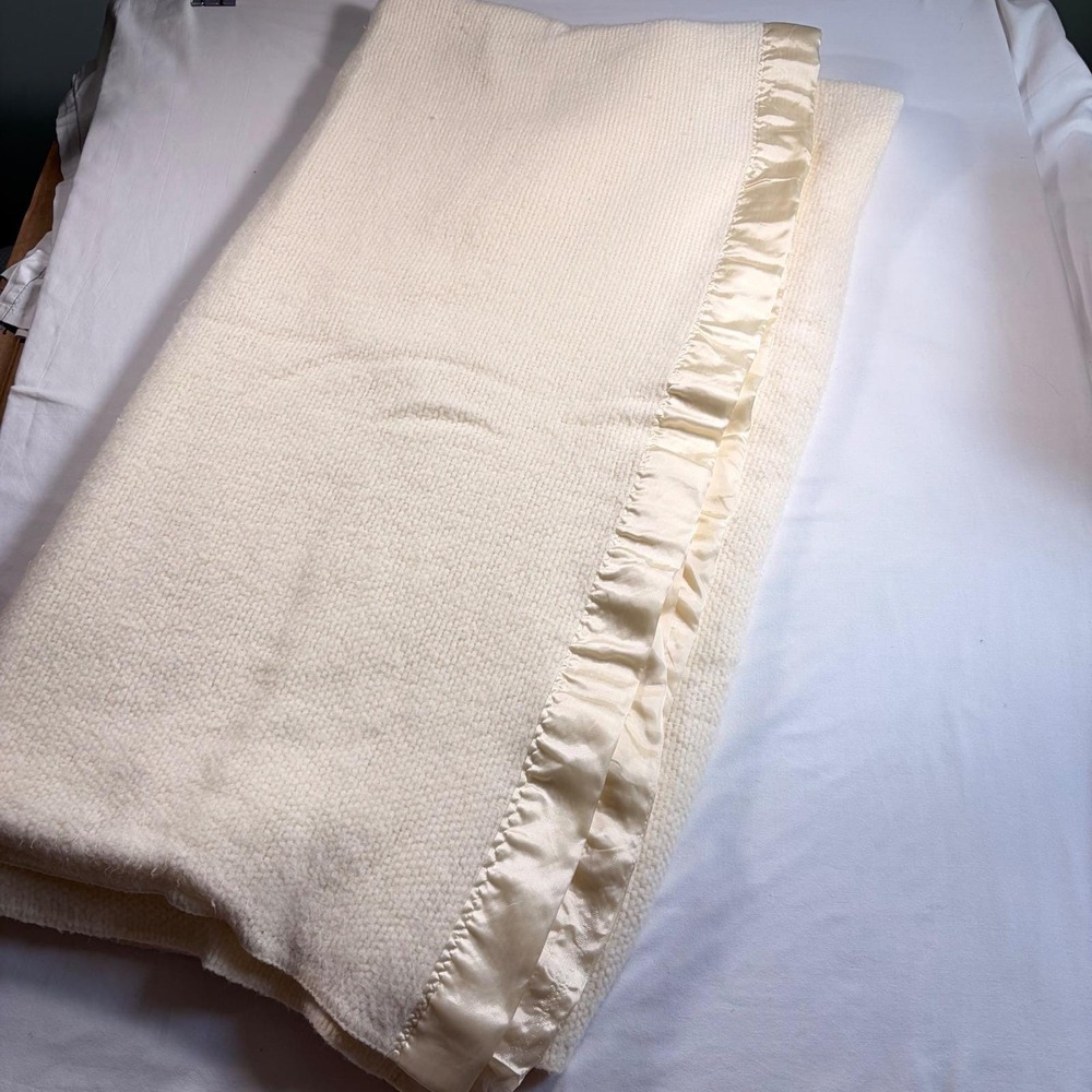 Vintage Cream Thermal Blanket Satin Ruffle Trim Made in USA  64x80 - Picture 3 of 4